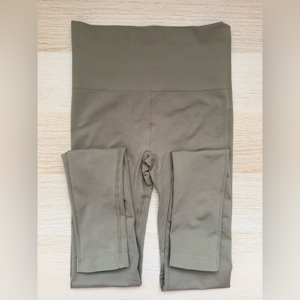 SKIMS 2 pairs of  LEGGING - Picture 4 of 7
